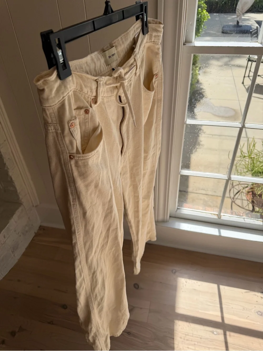 DL1961 Taylor Aura Relaxed Barrel Ultra High Rise Drawstring cream size 29